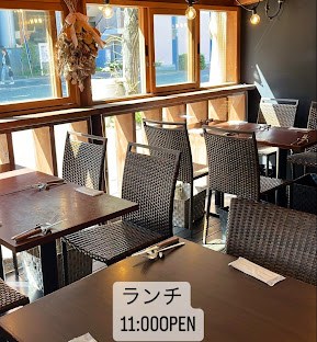 AVANZAREのランチ時間の店内実写真