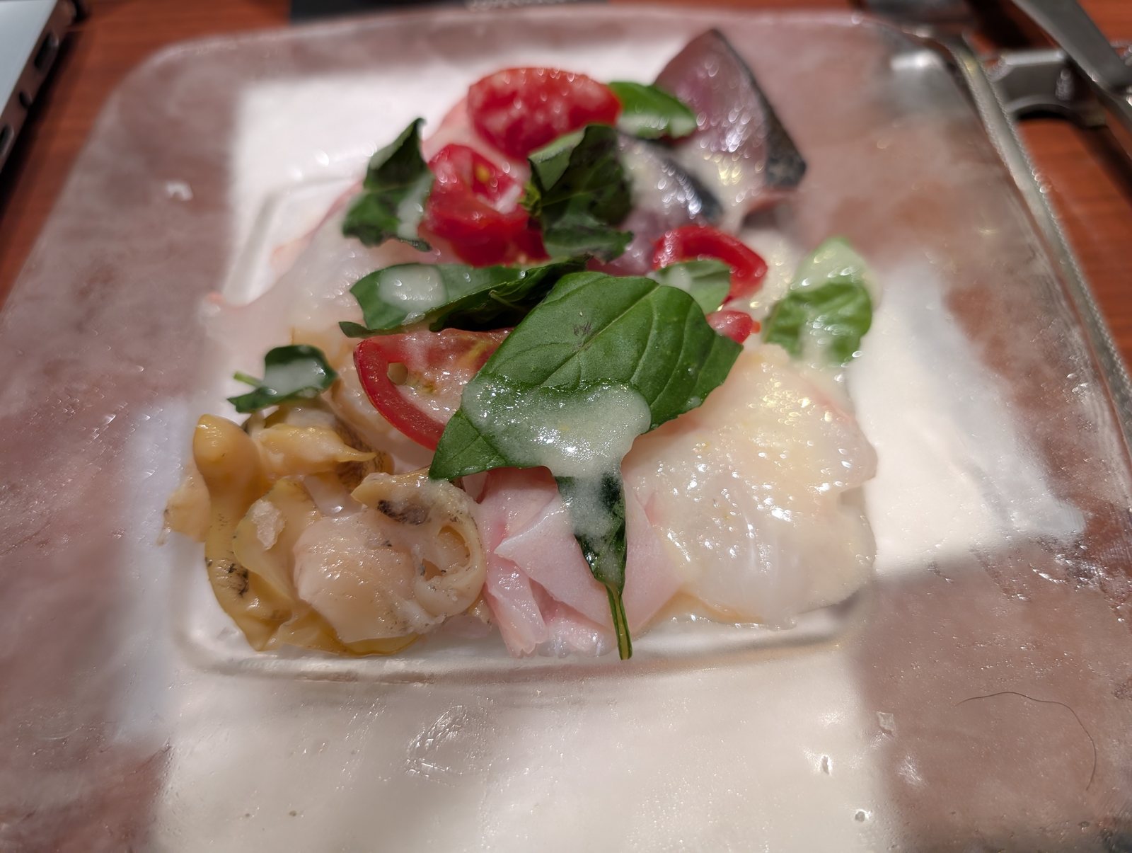 鮮魚のカルパッチョと彩り豊かな前菜